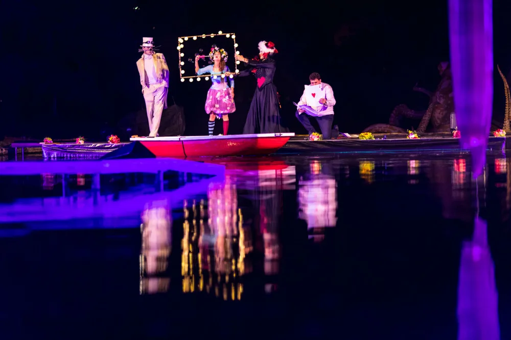 FOTO: Řeka má duši. Festival na vodě přilákal k jezírku ve Smetanových sadech stovky diváků