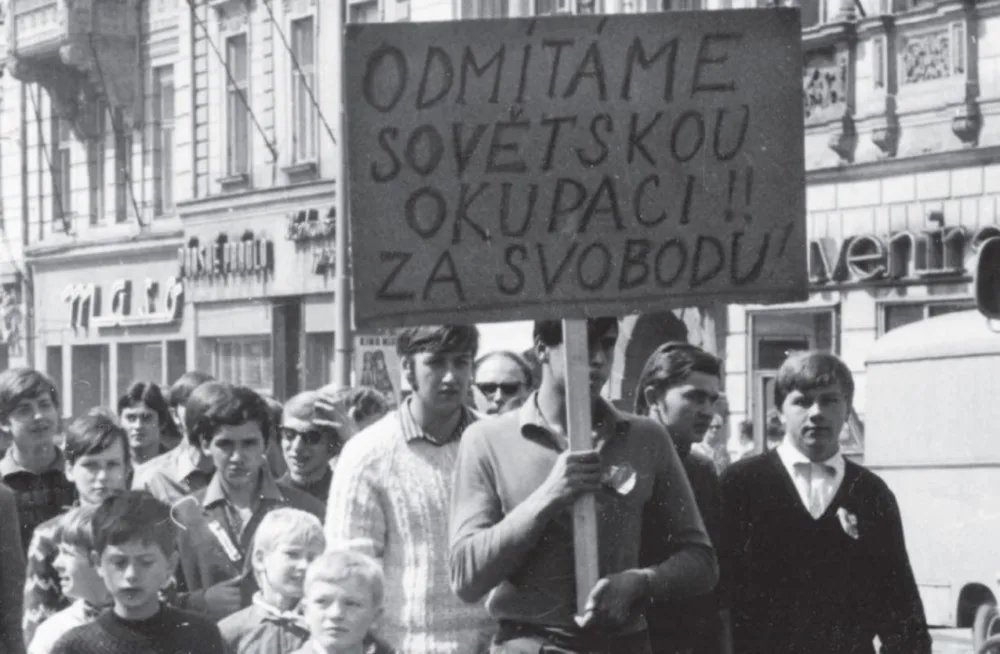 FOTO: Podívejte se, jak vypadal 21. srpen 1968 v ulicích Olomouce
