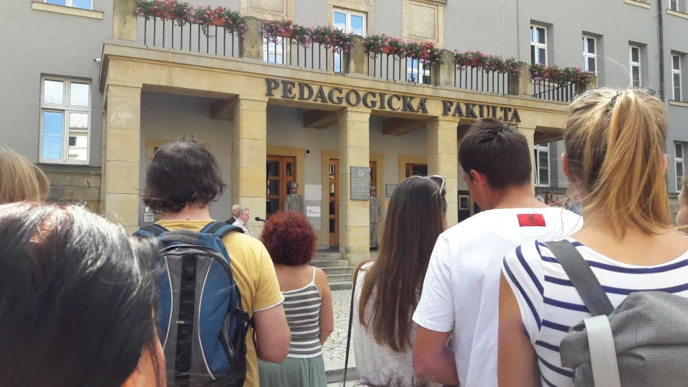 FOTO/VIDEO: V Olomouci byla odhalena deska připomínající padesáté výročí sovětské okupace
