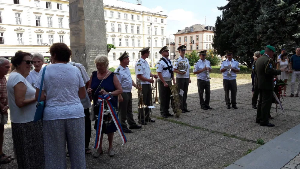 FOTO/VIDEO: V Olomouci byla odhalena deska připomínající padesáté výročí sovětské okupace