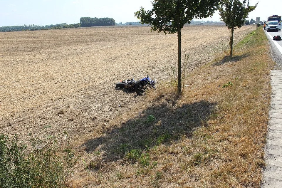 FOTO: Řidič auta nedal přednost motorkáři, ten byl letecky transportován do olomoucké nemocnice