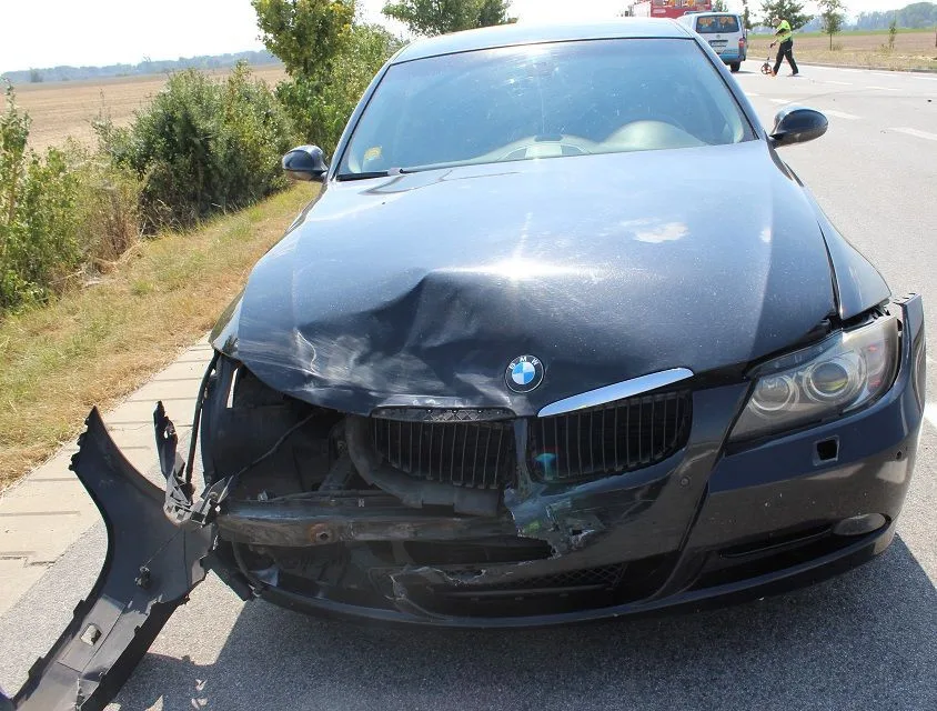 FOTO: Řidič auta nedal přednost motorkáři, ten byl letecky transportován do olomoucké nemocnice
