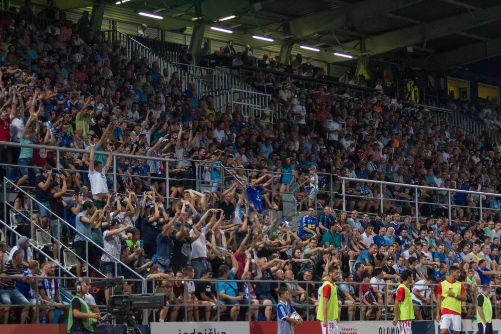 FOTOGALERIE: Celý stadion jim tleskal vestoje. Sigma ukázala, že vyhrát proti Seville není nemožné
