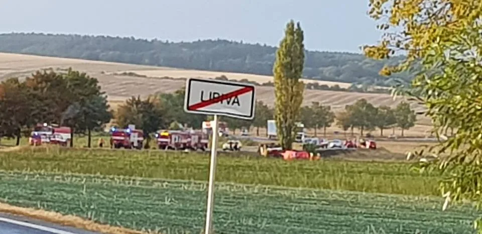 U Libivé havarovala hasičská cisterna, o život podle svědků pravděpodobně přišel hasič