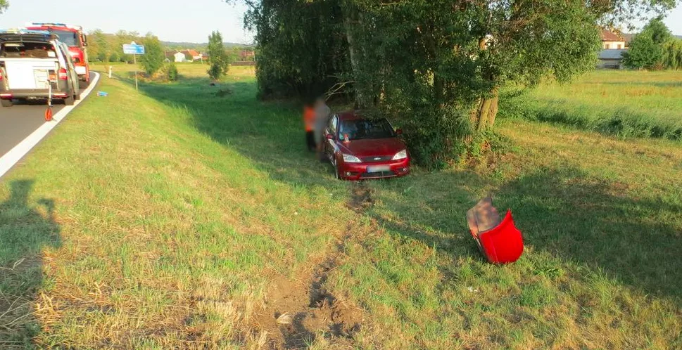 Řidič nedal v křižovatce přednost projíždějícímu vozu, došlo ke kolizi a zranění