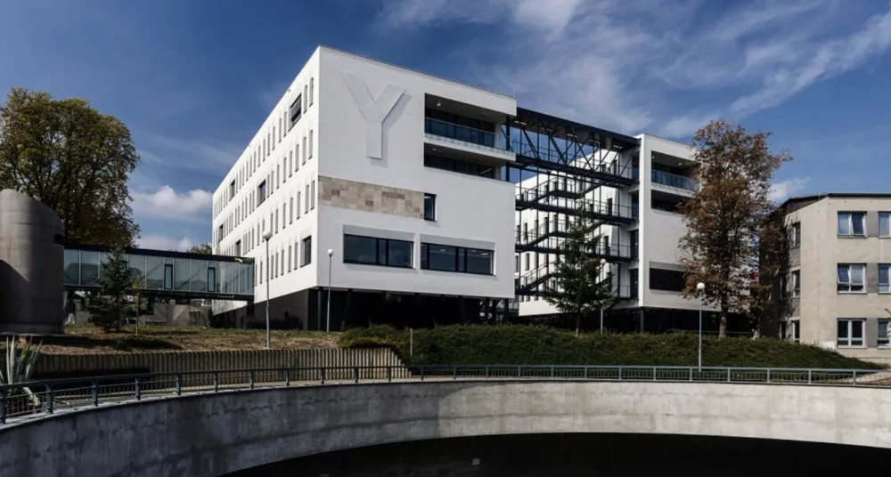 FOTO: Ve Fakultní nemocnici Olomouc byla otevřena nová budova interny. Stála 398 milionů korun