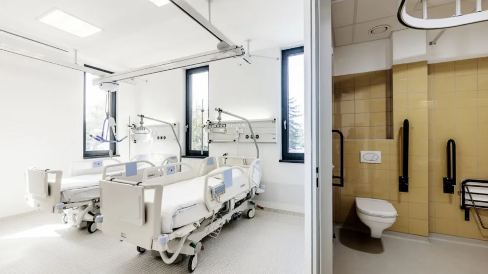 FOTO: Ve Fakultní nemocnici Olomouc byla otevřena nová budova interny. Stála 398 milionů korun