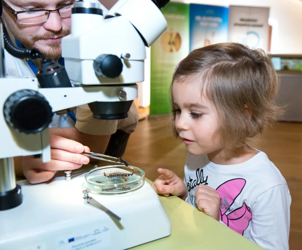 Máte doma zvídavé děti? Přihlaste je na vědecké kroužky a dětskou univerzitu Pevnosti poznání
