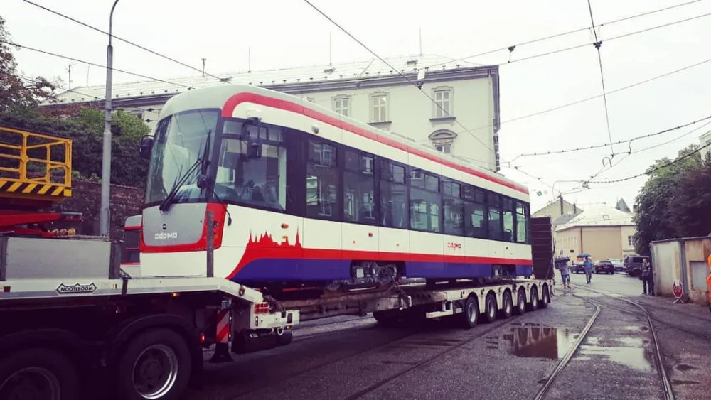 VIDEO: Nové olomoucké tramvaje EVO1 za sebou mají testovací jízdy