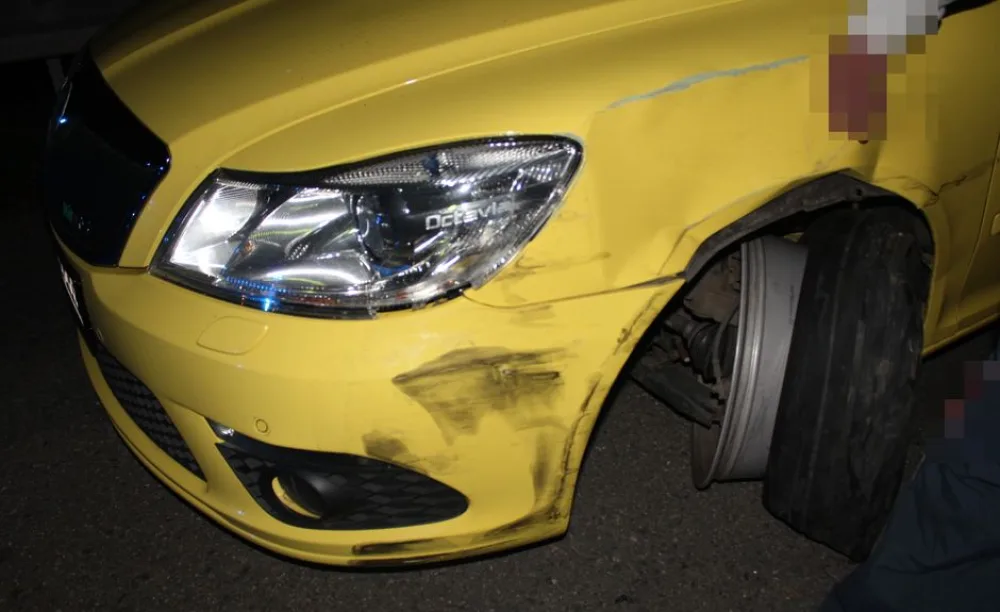 Řidič přejel do protisměru, kde naboural protijedoucí auto. Nadýchal tři promile