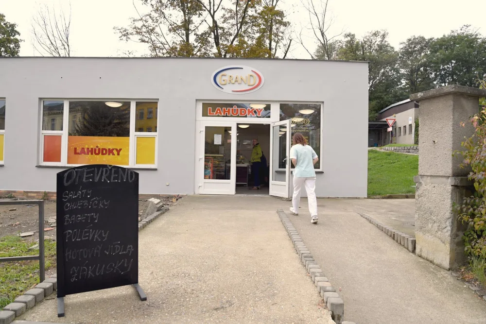 Nový bufet v nemocnici nabízí chlebíčky i hotová jídla