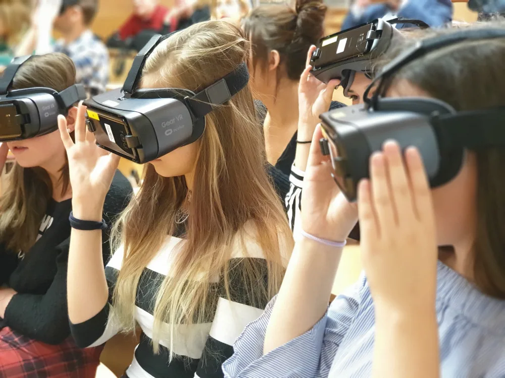 První česká virtuální učebna je v Šumperku, žáci v ní pomocí virtuální reality zkoumají lidské tělo