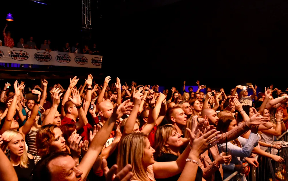 S-klub praskal ve švech devadesátkovými hity, Dance Sensation rozproudili E-rotic i Verona
