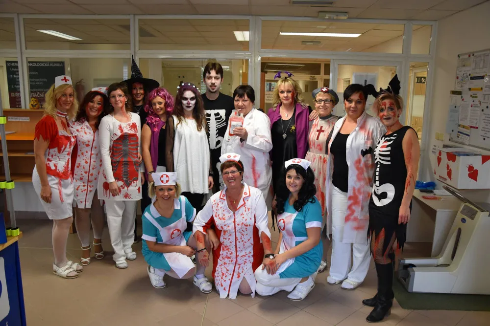 Přijďte darovat krev ve stylu Halloweenu. Odeberou vám ji upíři a strašidla