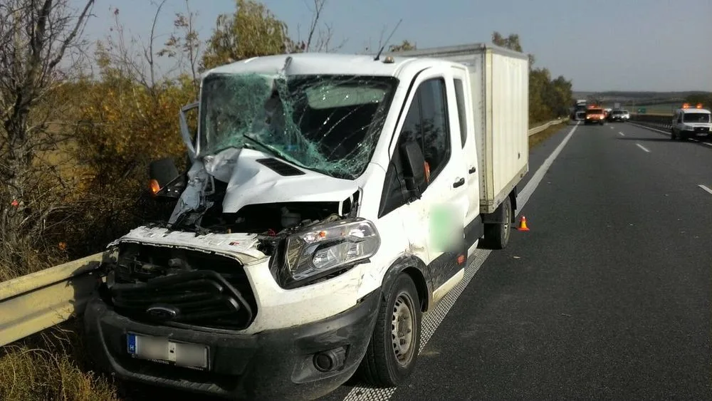 Nehoda uzavřela dálnici D46, spolujezdce museli z dodávky vyprostit hasiči