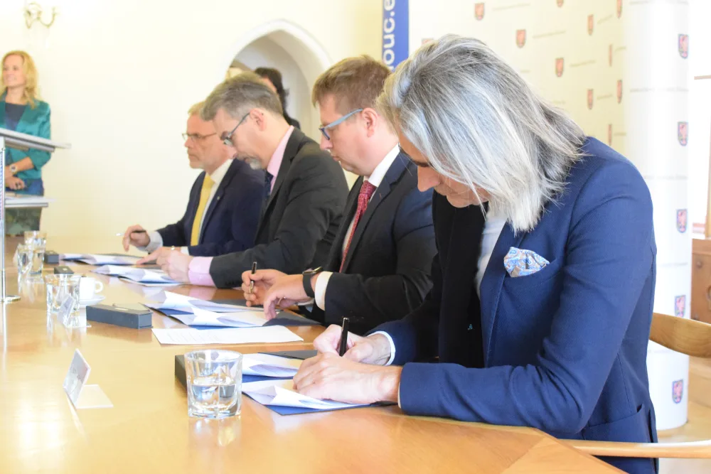FOTO/ VIDEO: Byla podepsána nová koaliční smlouva, podívejte se na složení Rady města Olomouce