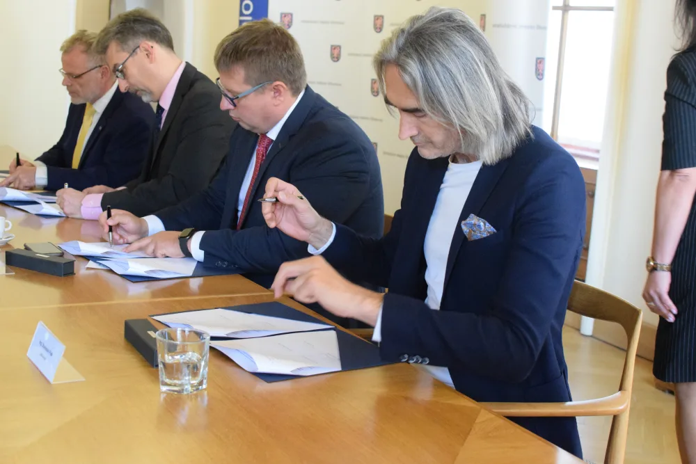 FOTO/ VIDEO: Byla podepsána nová koaliční smlouva, podívejte se na složení Rady města Olomouce