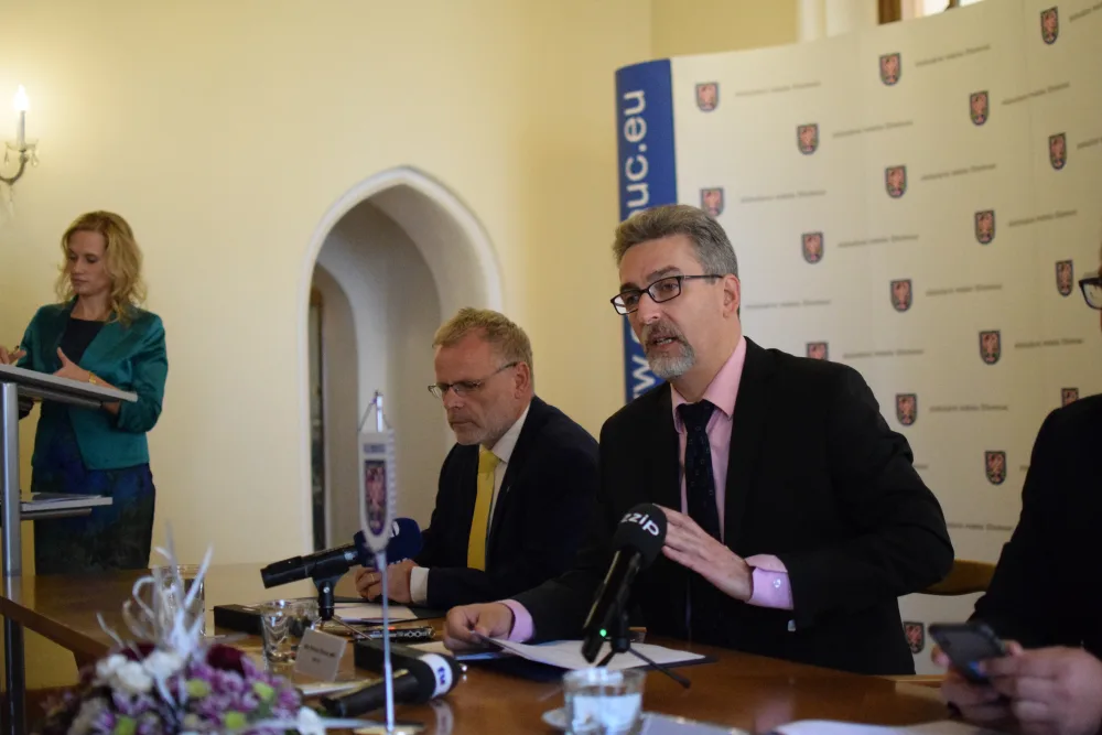 FOTO/ VIDEO: Byla podepsána nová koaliční smlouva, podívejte se na složení Rady města Olomouce