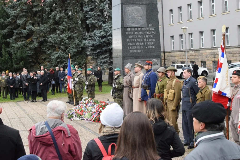 FOTO/VIDEO: Podívejte se, jak probíhal pietní akt u pomníku T G. Masaryka k 28. říjnu