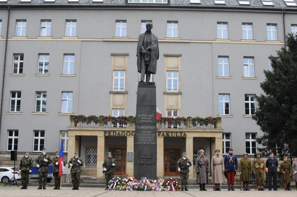 FOTO/VIDEO: Podívejte se, jak probíhal pietní akt u pomníku T G. Masaryka k 28. říjnu