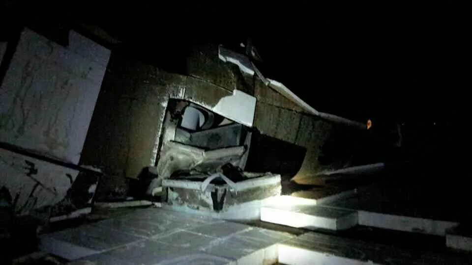 FOTO: Hasiči v noci zasahovali u čtyřiceti případů, silný vítr láme stromy a situace se neuklidňuje