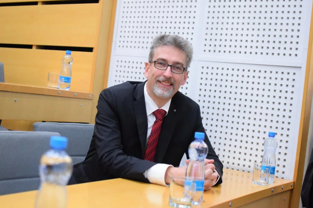 Olomouc má oficiálně nového primátora. Dnes se jím stal Miroslav Žbánek