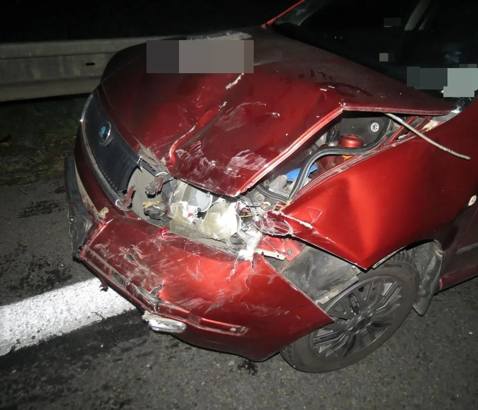 Včerejší srážka tří aut na dálnici u Křelova způsobila škodu za sto tisíc, jedno auto z místa nehody ujelo