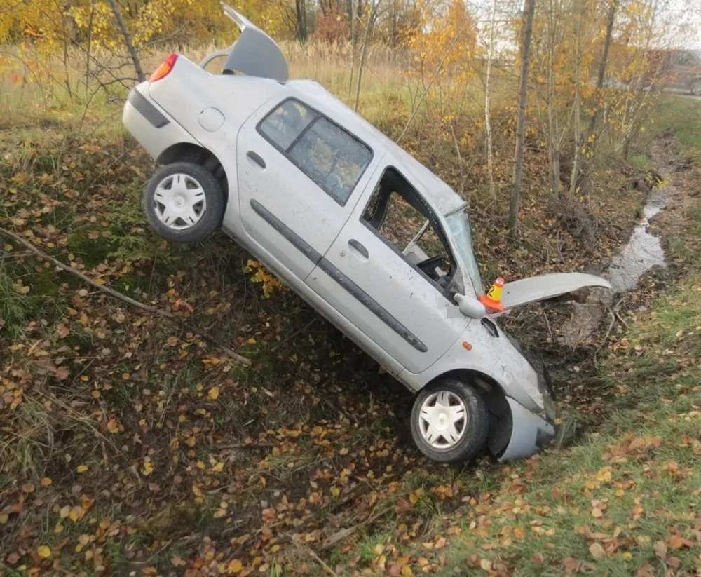 U Výklek na křižovatce došlo k dopravní nehodě, jeden z řidičů musel být letecky transportován do nemocnice