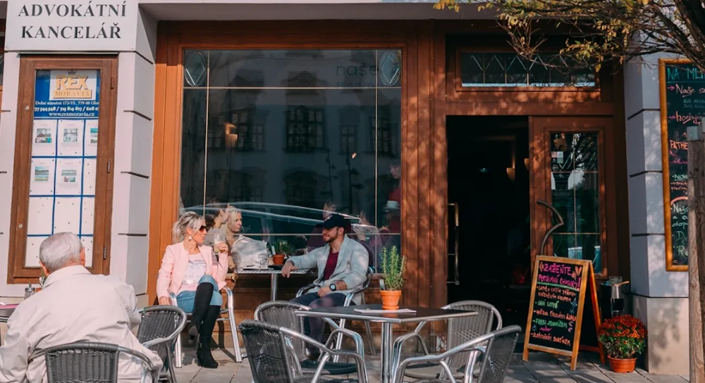 Sociální podnik Naše Café slaví pět let, ve středu bude kafe prodávat za symbolických pět korun