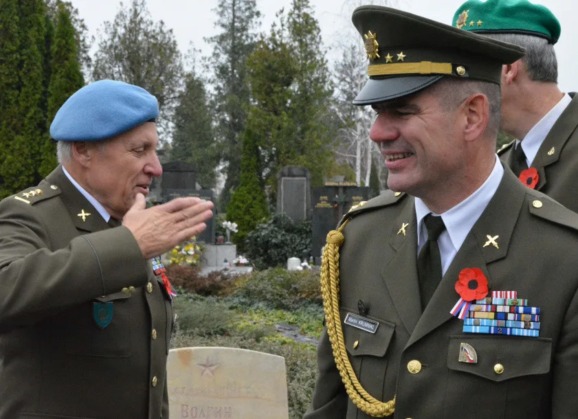 FOTO: Olomoučané si připomněli Den veteránů na hřbitovech v Neředíně a Černovíře a u pomníku v Řepčíně