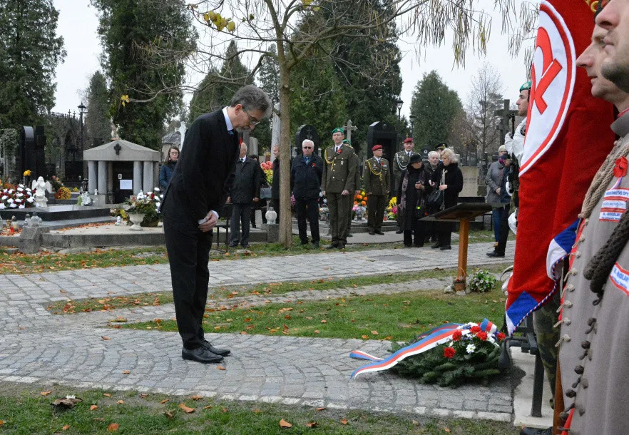 FOTO: Olomoučané si připomněli Den veteránů na hřbitovech v Neředíně a Černovíře a u pomníku v Řepčíně
