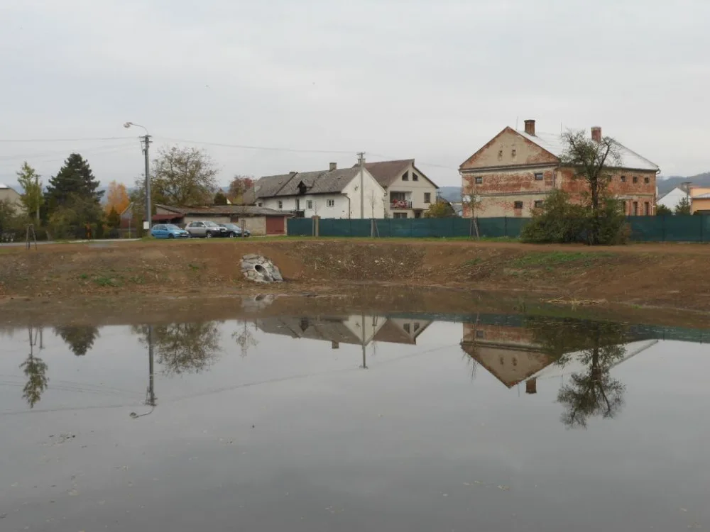 FOTO: Ve Šternberku byla dokončena revitalizace vodní nádrže. Stála tři miliony