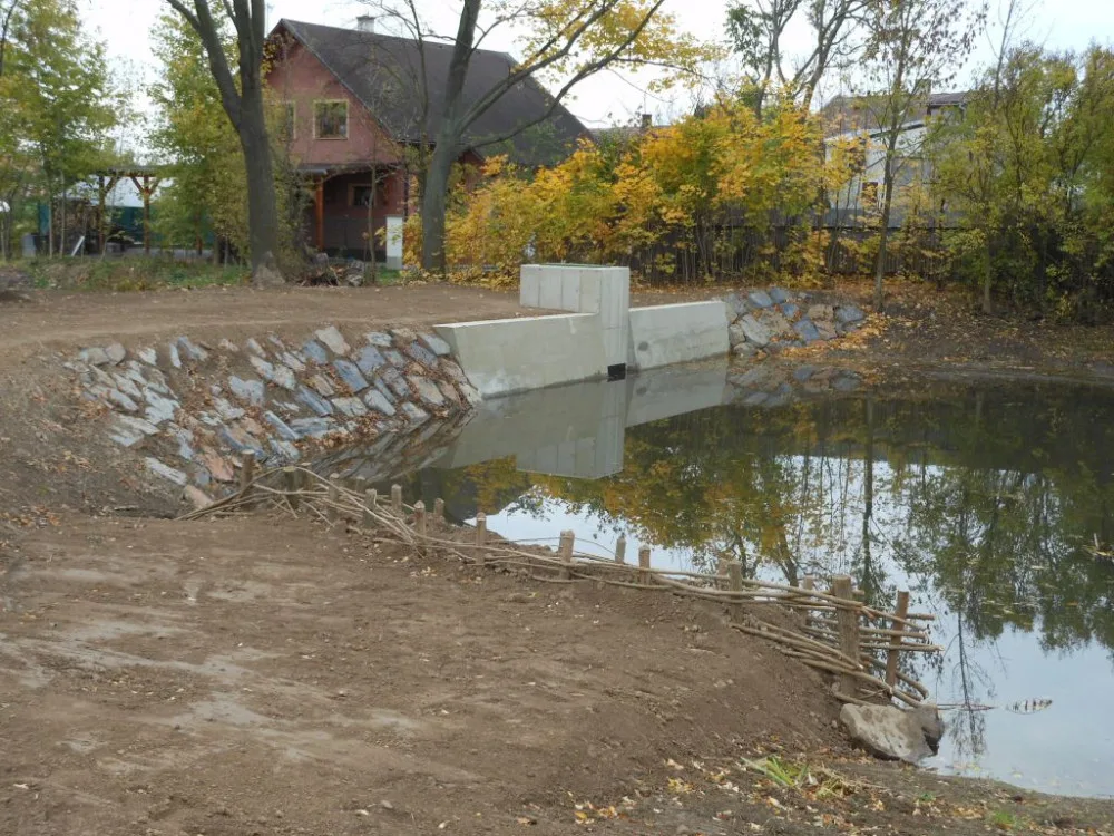 FOTO: Ve Šternberku byla dokončena revitalizace vodní nádrže. Stála tři miliony