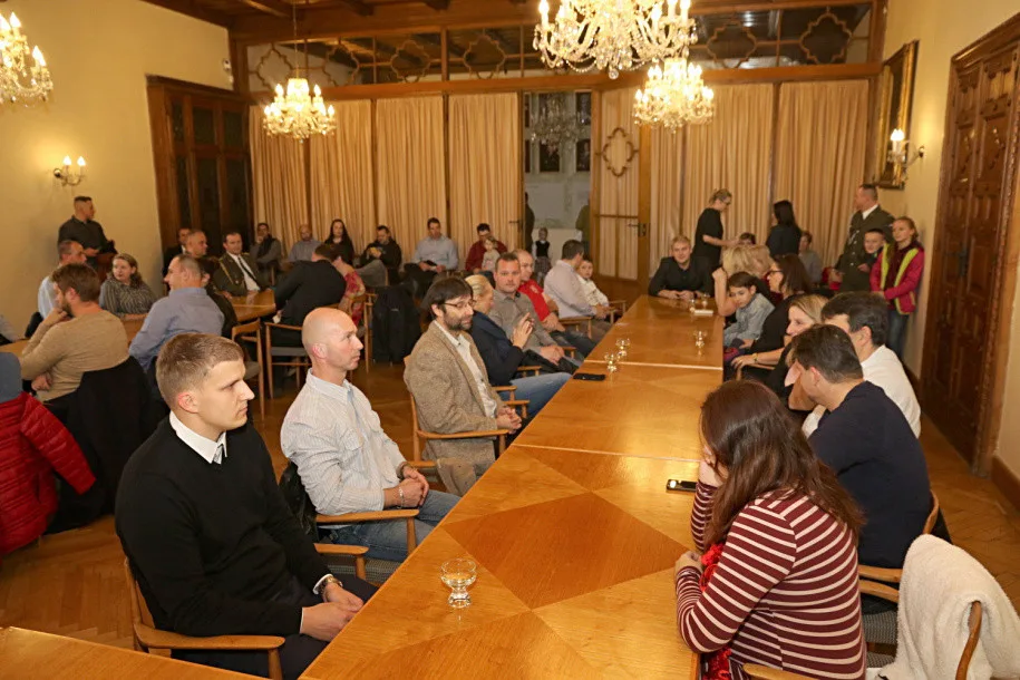 FOTO: Čtyřicet dárců krve si na olomoucké radnici převzalo zlaté medaile za čtyřicet odběrů