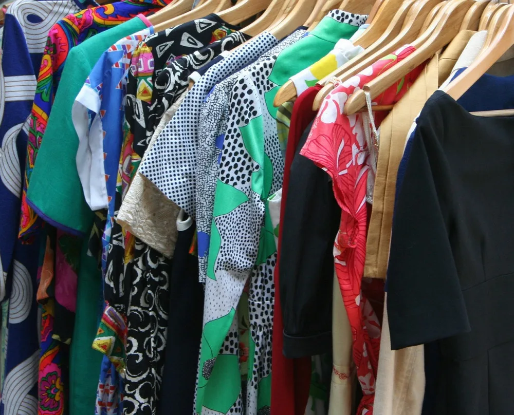 Nevíte kam se starým oblečením nebo sháníte nové kousky? Přijďte zítra na Clothes-Swap!