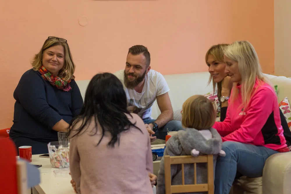 V pátek 30. listopadu všichni povinně na punč! Redakce Drbny bude prodávat na náměstí pro Středisko rané péče