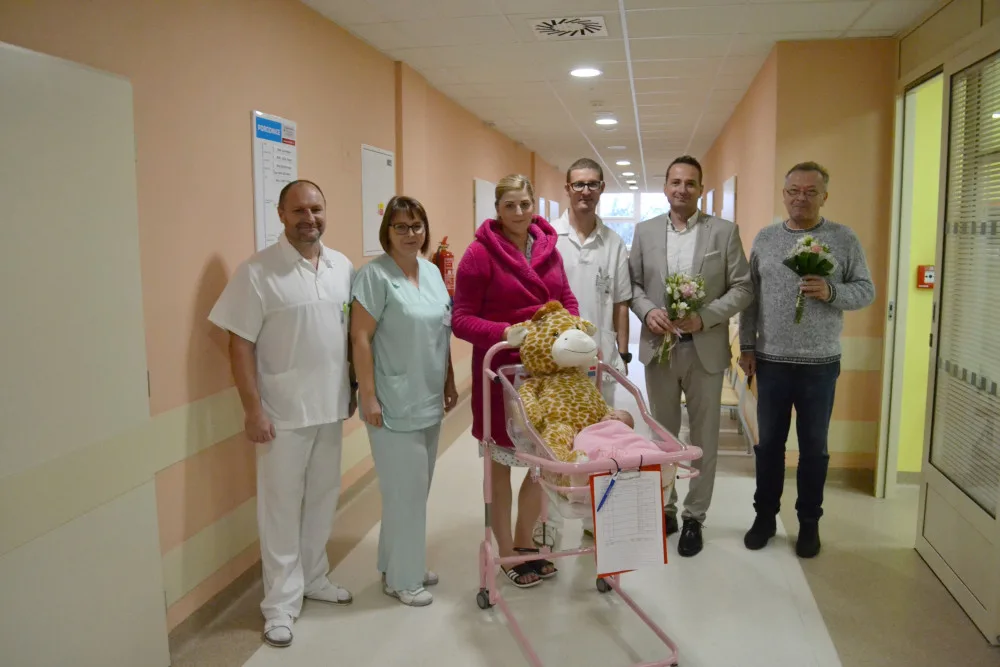 Ve Šternberské nemocnici porodila jubilejní tisící maminka. Nemocnice je mezi rodičkami oblíbená