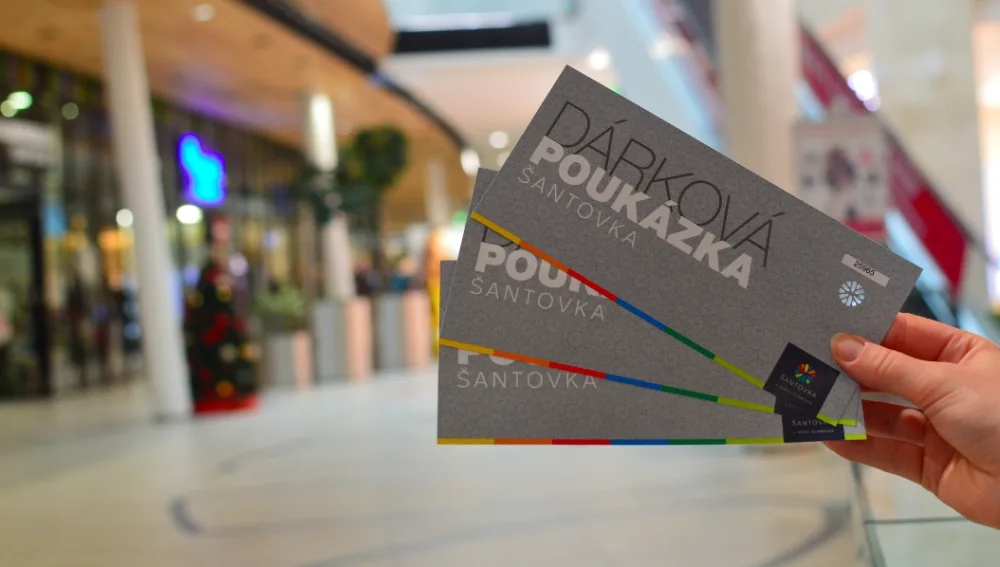 Nebaví vás vybírat dárky? Vyřešte to dárkovou poukázkou do Šantovky nebo předplatným do divadla