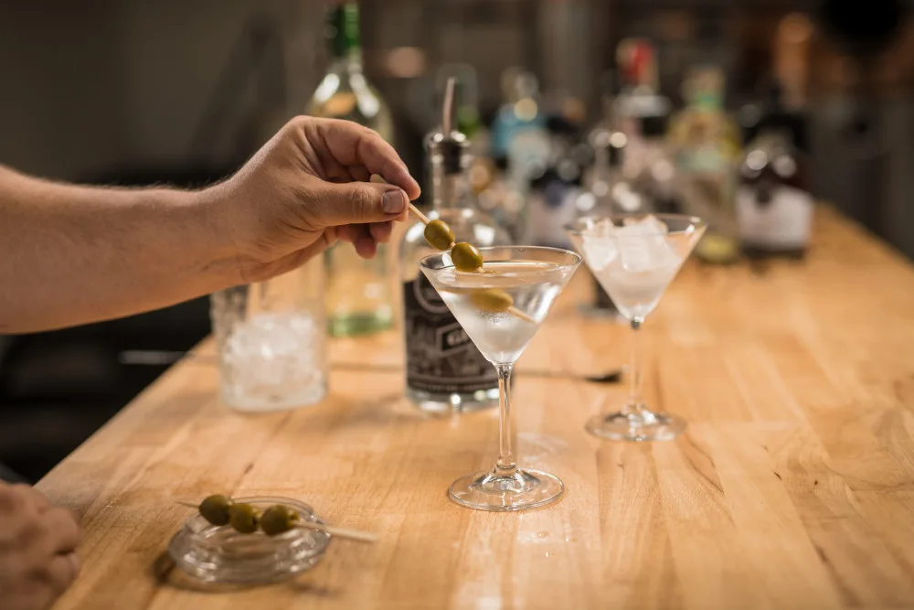 SOUTĚŽ: Vyrobte si svůj vlastní gin v Little Urban Distillery nebo zážitek darujte na Vánoce. Soutěžte o poukaz!