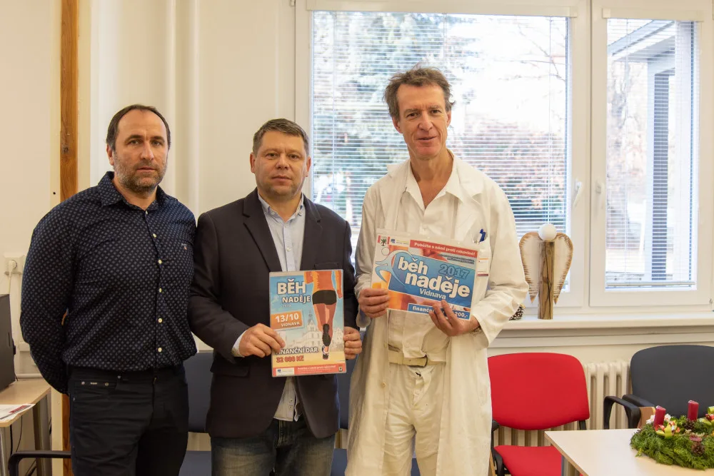 Výtěžek z Běhu naděje přivezl starosta Vidnavy na Onkologickou kliniku