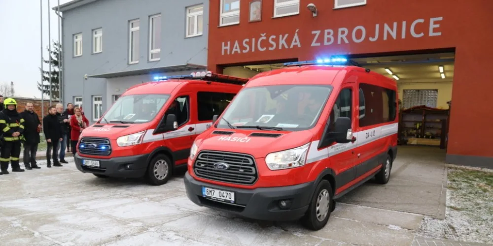 FOTO: Dodávky Anička a Evička budou pomáhat olomouckým dobrovolným hasičům