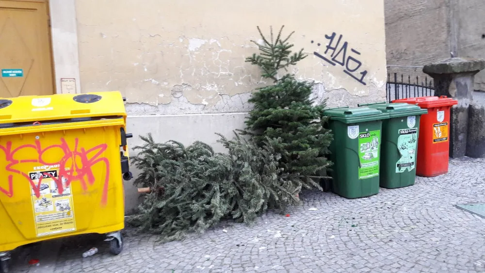 FOTO/VIDEO: Vánoce v Olomouci končí. Výzdoba je pryč, začal svoz vánočních stromů
