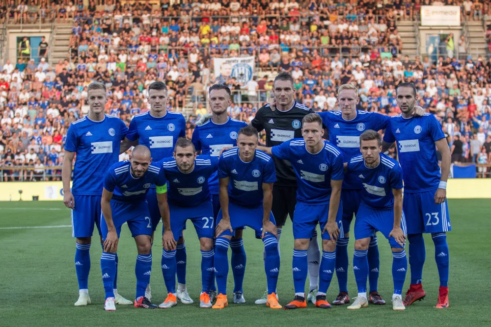 Nové logo, retro dresy a reprezentace na Andráku. Olomoucký fotbal slaví sto let