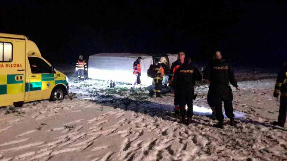 Tragická dopravní nehoda se stala večer u výjezdu z dálnice D1. Řidič dodávky na místě zemřel