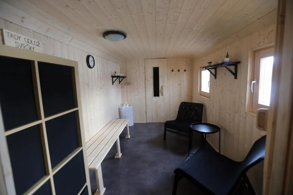 Na Poděbradech se otevřela přírodní sauna. V Olomouckém kraji je jediná svého druhu