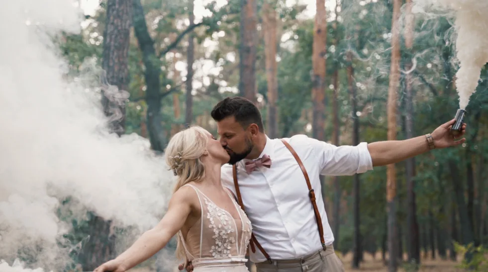 VIDEO: Snažím se splynout s hosty svatby, pak vzniknou nejlepší záběry, říká tvůrce svatebních videí Martin Tellinger