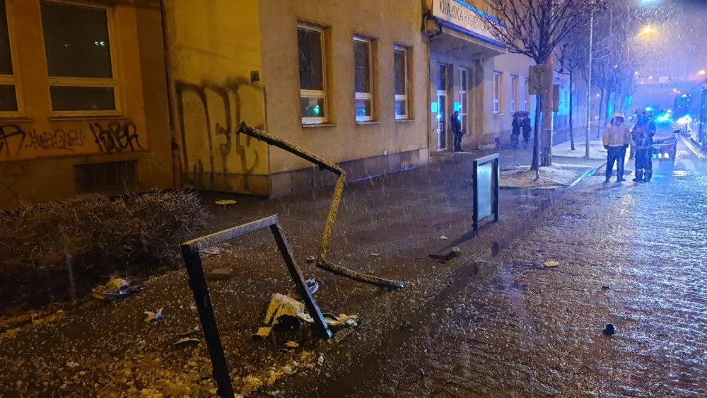 FOTOGALERIE: Hasiči kvůli silnému sněžení řešili přes šedesát událostí
