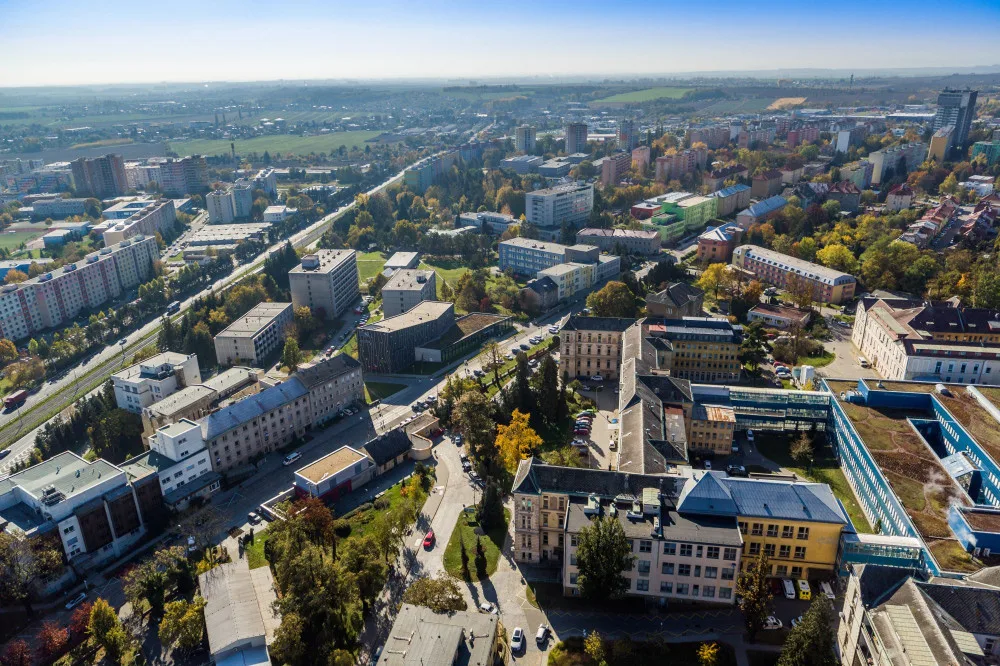 Čtyři kliniky Fakultní nemocnice Olomouc vyhlásily zákaz návštěv