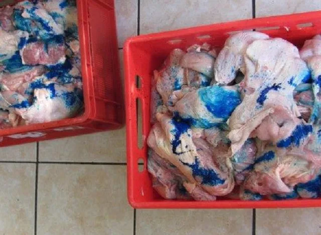 Kontroloři odhalili další problematické maso z Polska. Stovky kilo drůbežího a vepřového doputovaly na Moravu