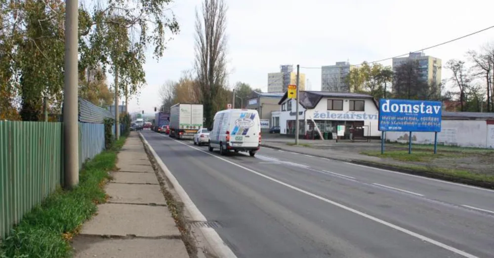 Přerov čeká dopravní kolaps, zakáže na Dlážce od neděle parkovat